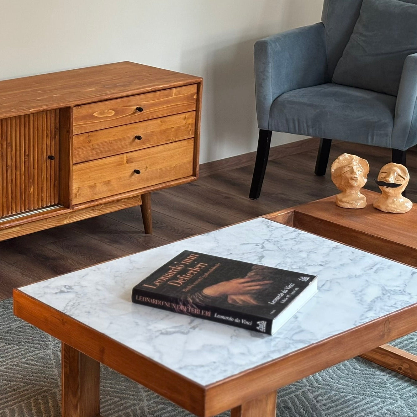 Şazimet Masif Ahşap Tik Orta Sehpa - Carrara White Mermerli