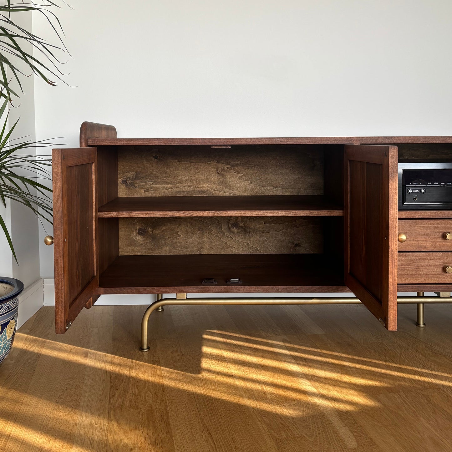 Münhasır Masif Ahşap Cocoa TV Ünitesi