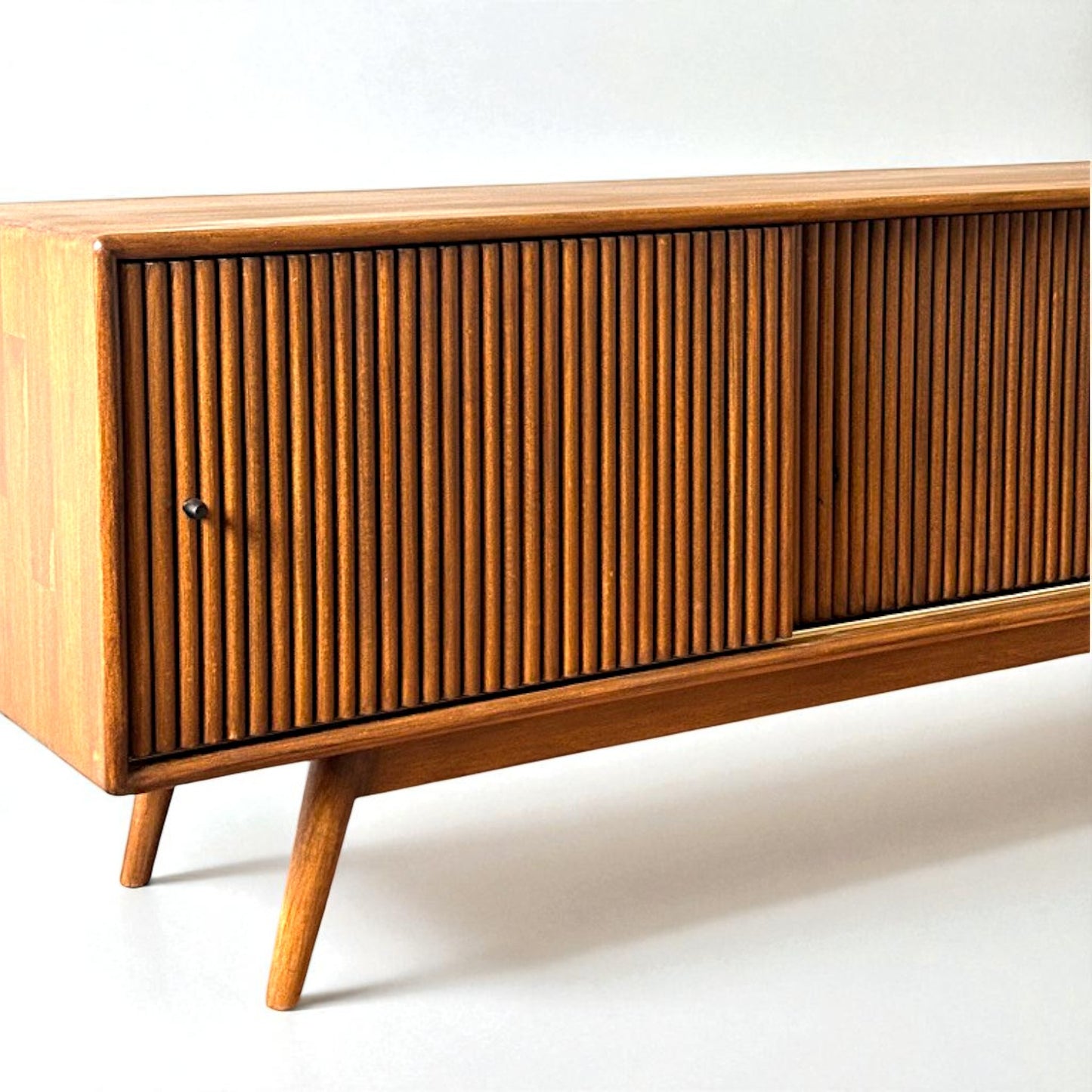 Mazhar V1 Masif Ahşap Ceviz TV Ünitesi