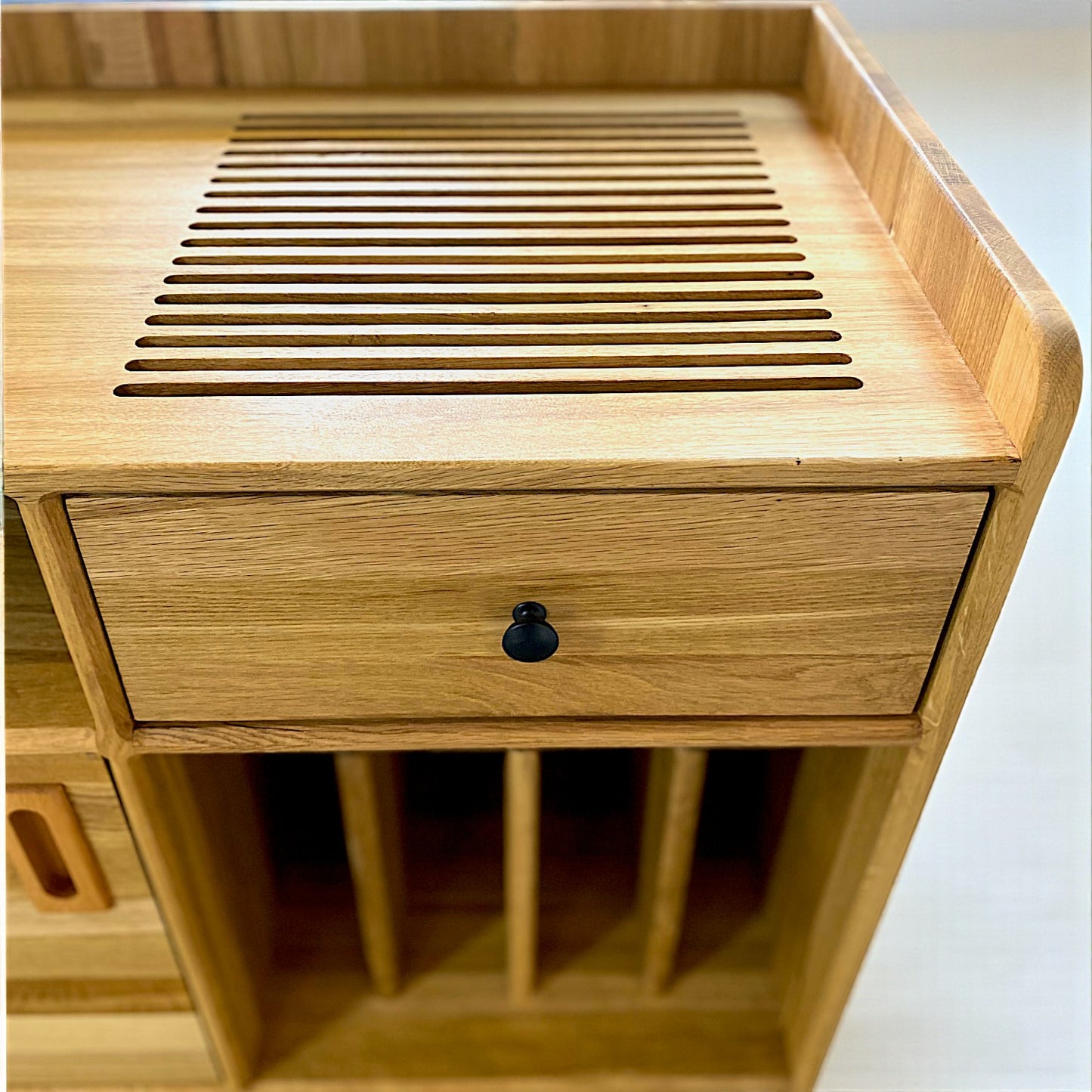 Mazi Masif Ahşap Pure Plak Dolabı