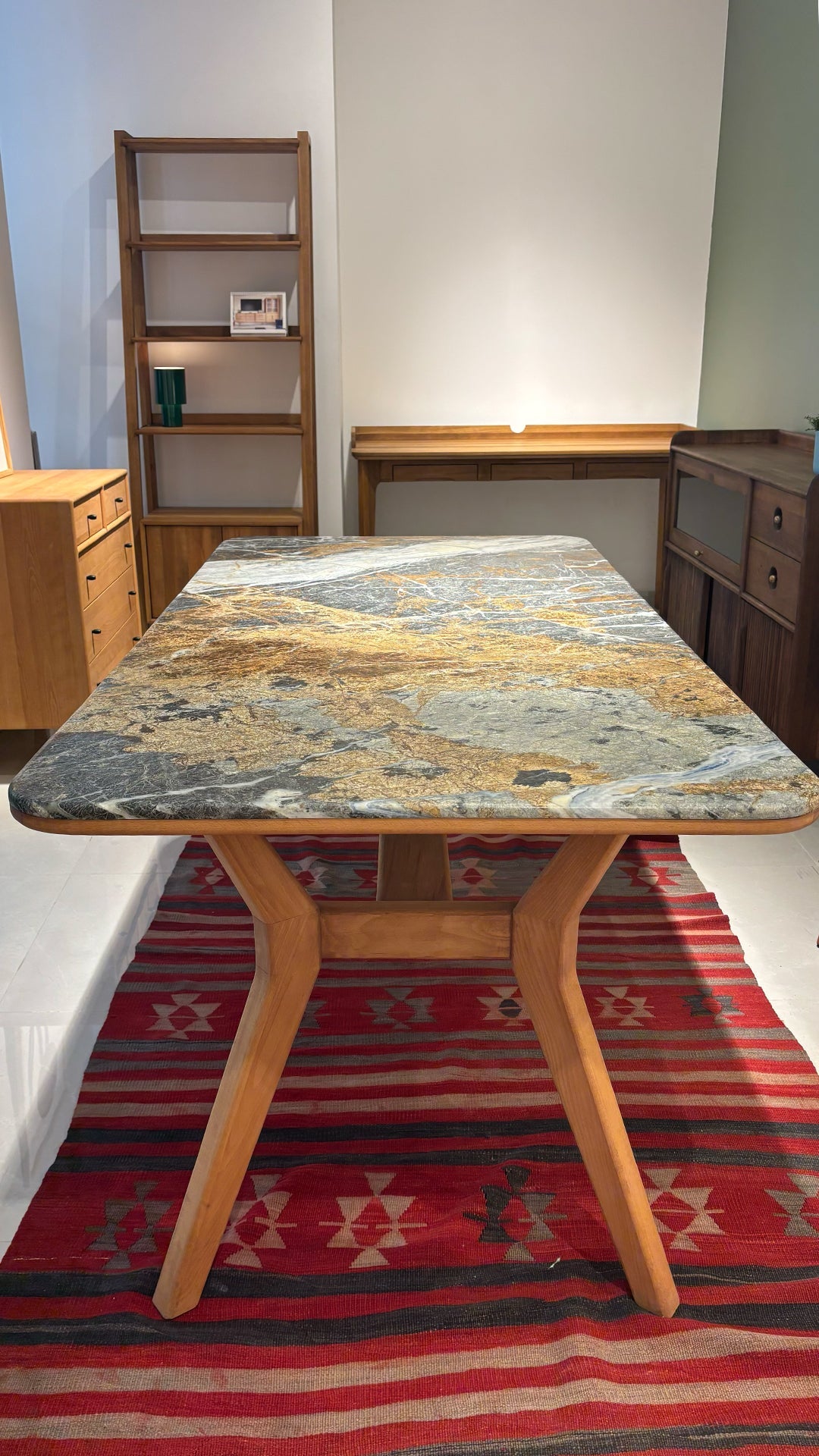 Masif Ahşap Mobilya İle Minimalist Yaşam: Azla Daha Fazla Yaratın