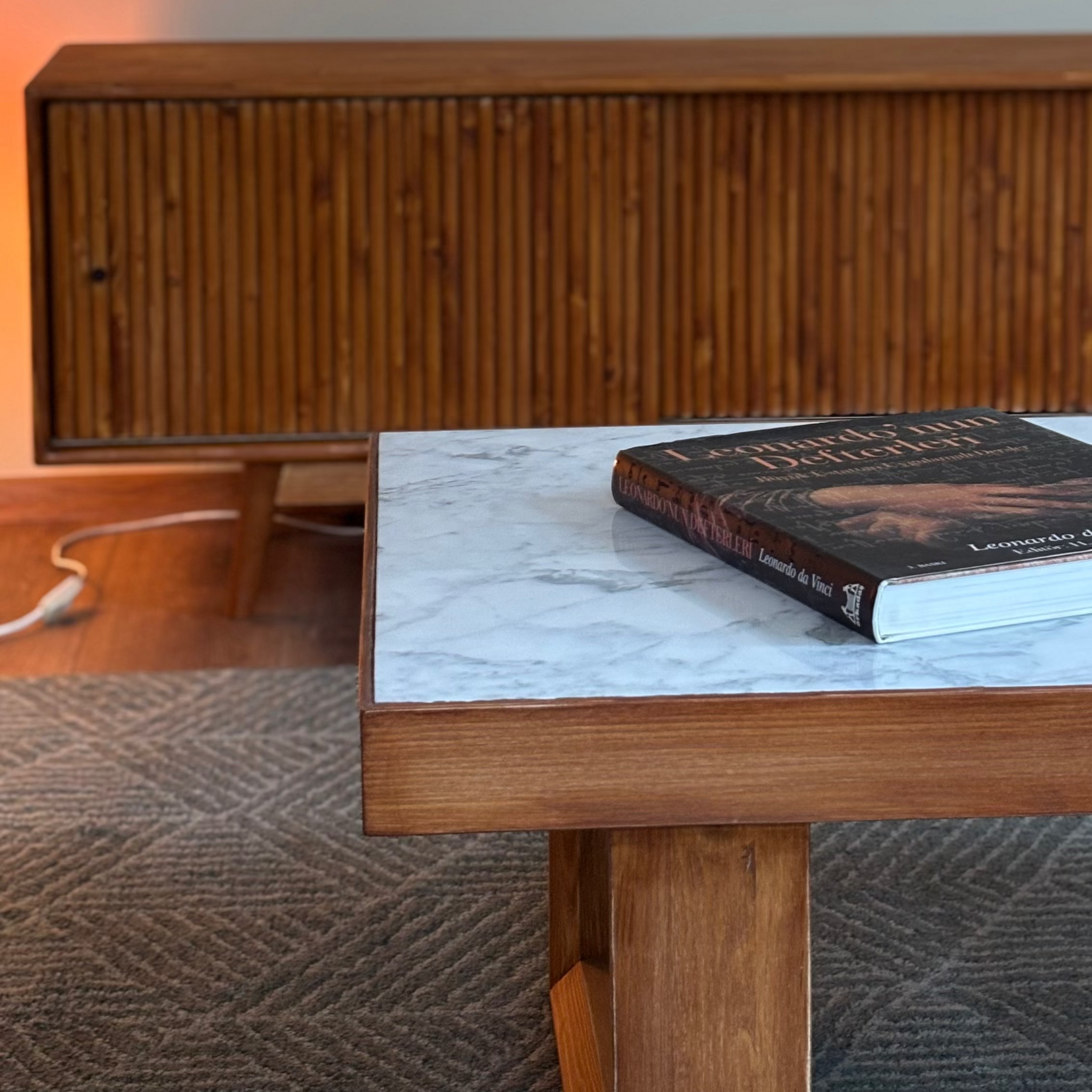 Şazimet Masif Ahşap Tik Orta Sehpa - Carrara White Mermerli