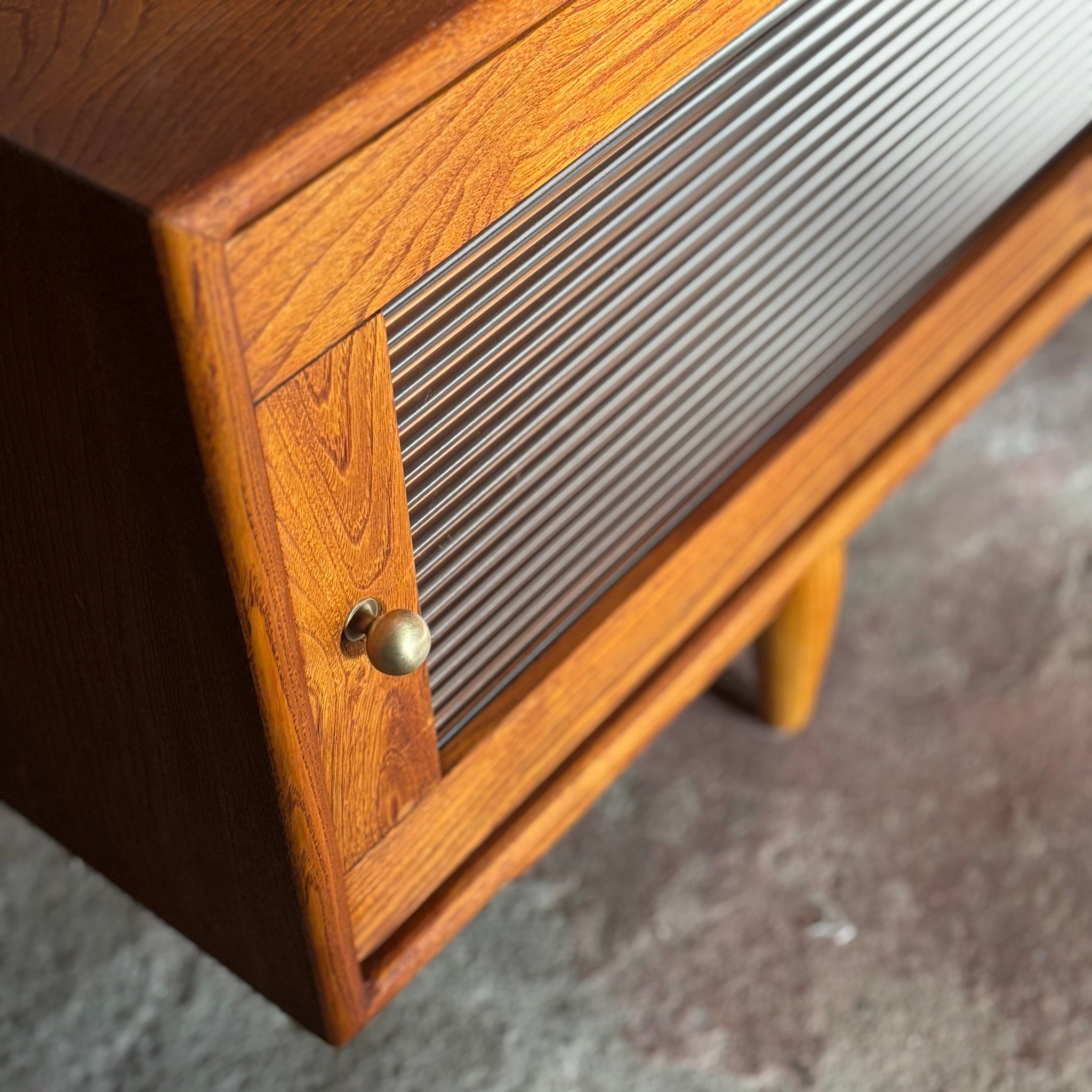 Tezahür Solid Wood Cinnamon Brown TV Unit