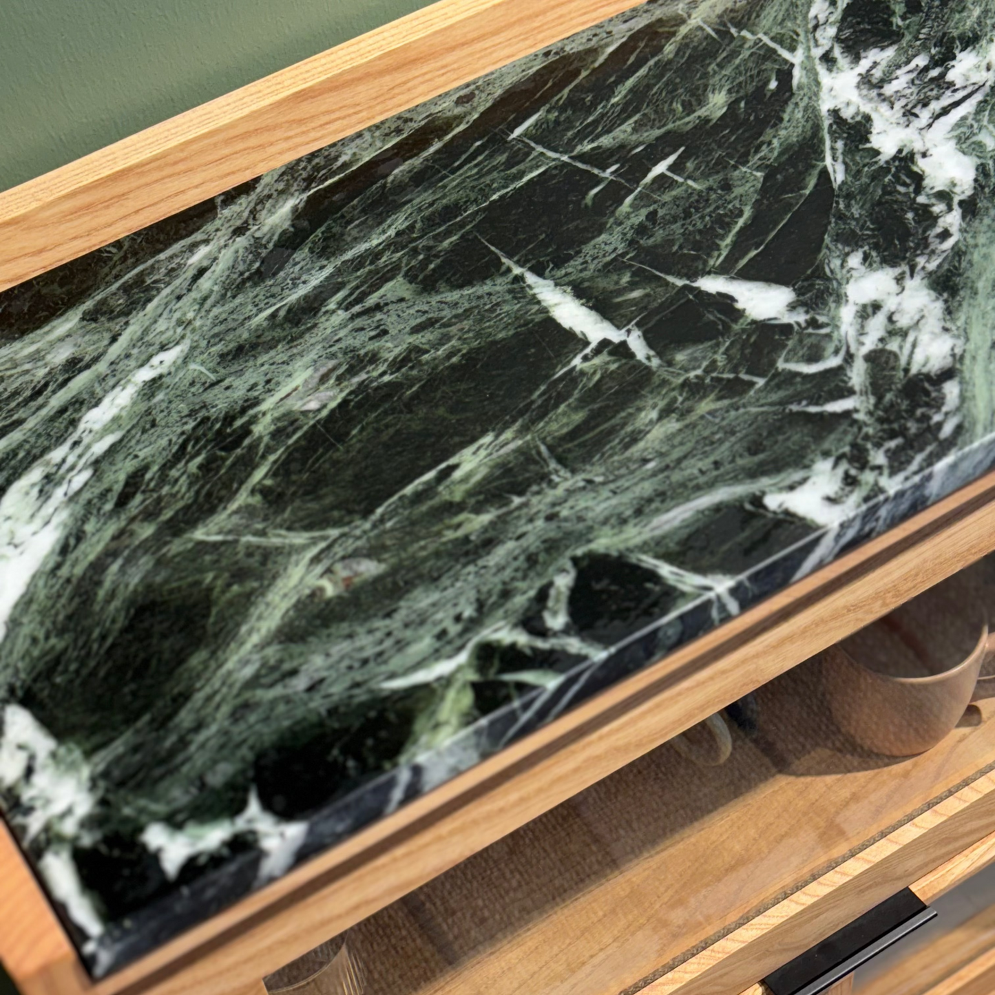 Gayfa Masif Ahşap Bourbon Kahve Dolabı