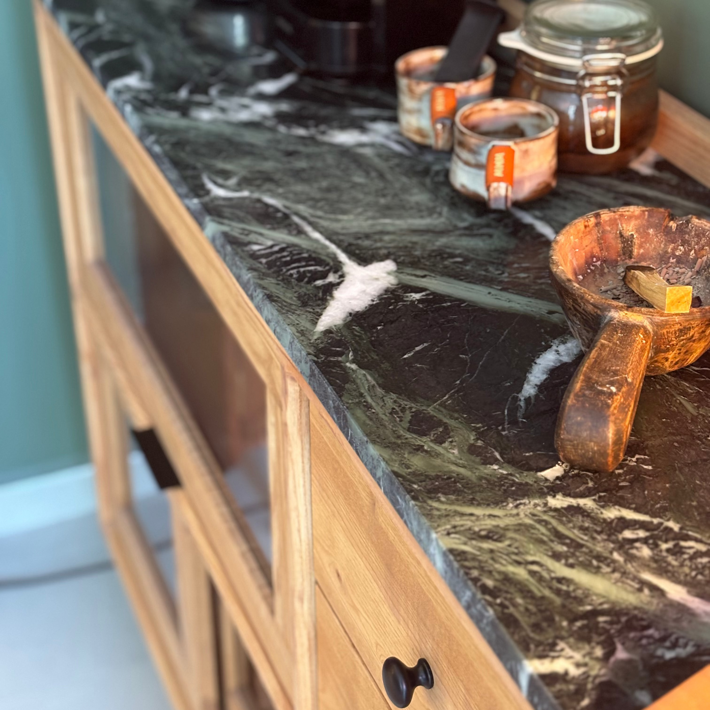 Gayfa Masif Ahşap Bourbon Kahve Dolabı