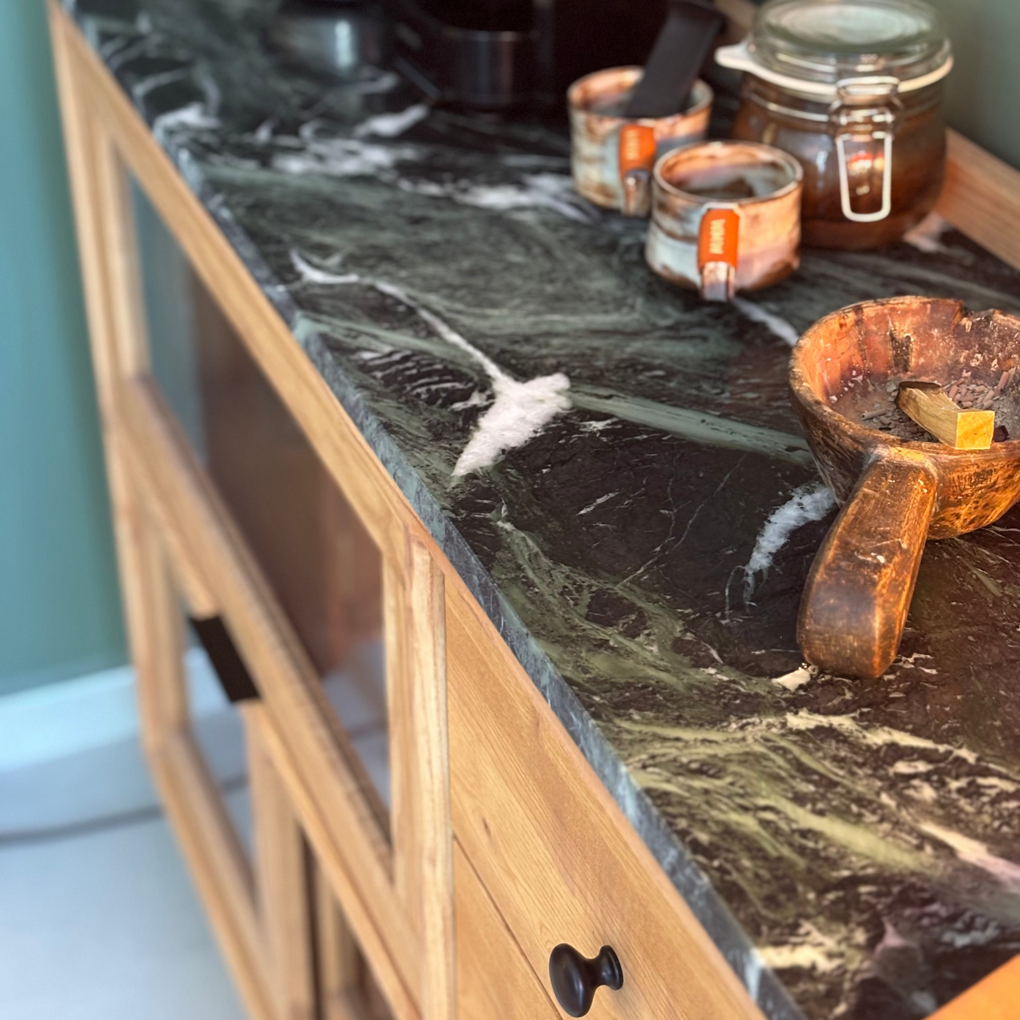 Gayfa Masif Ahşap Bourbon Kahve Dolabı