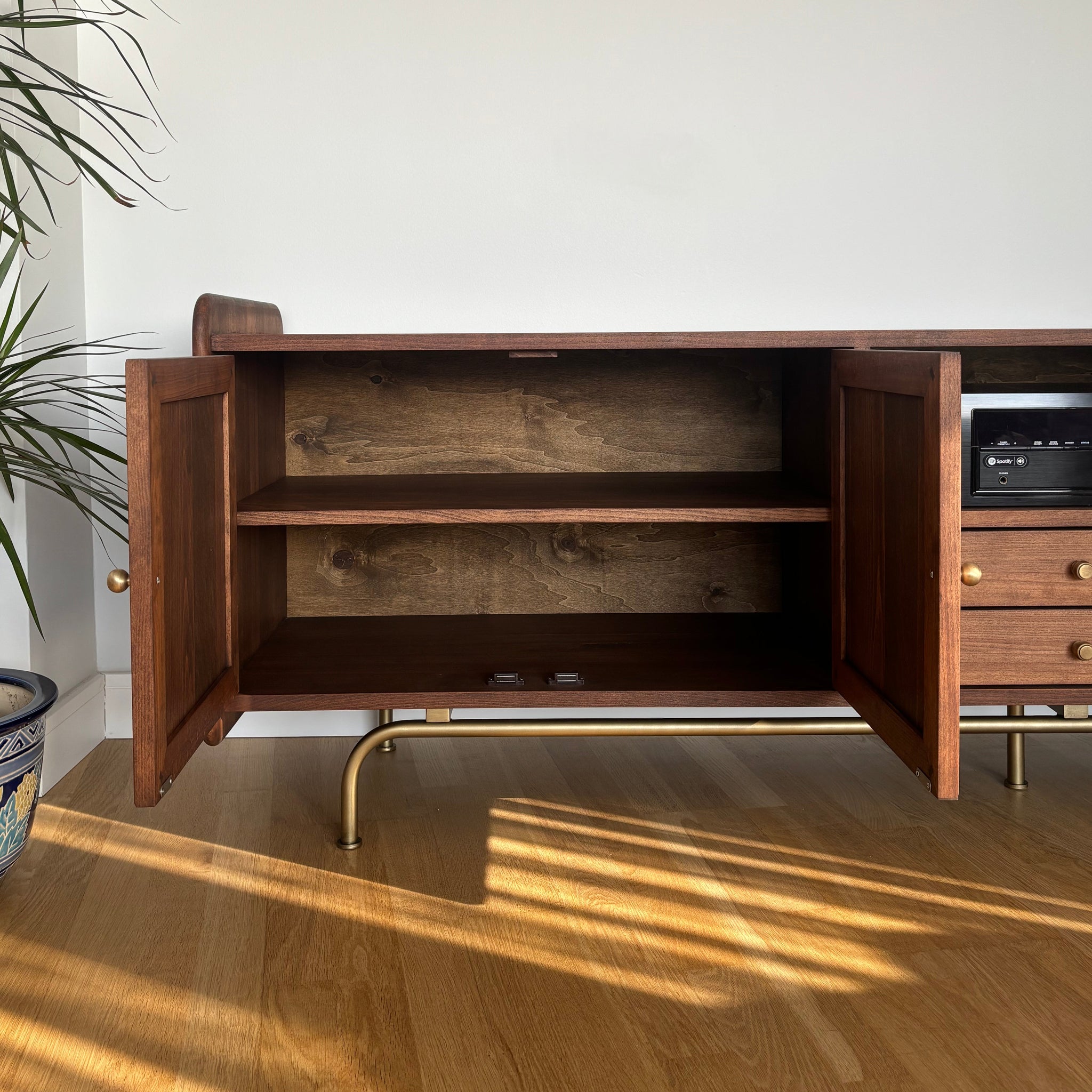 Münhasır Masif Ahşap Cocoa TV Ünitesi