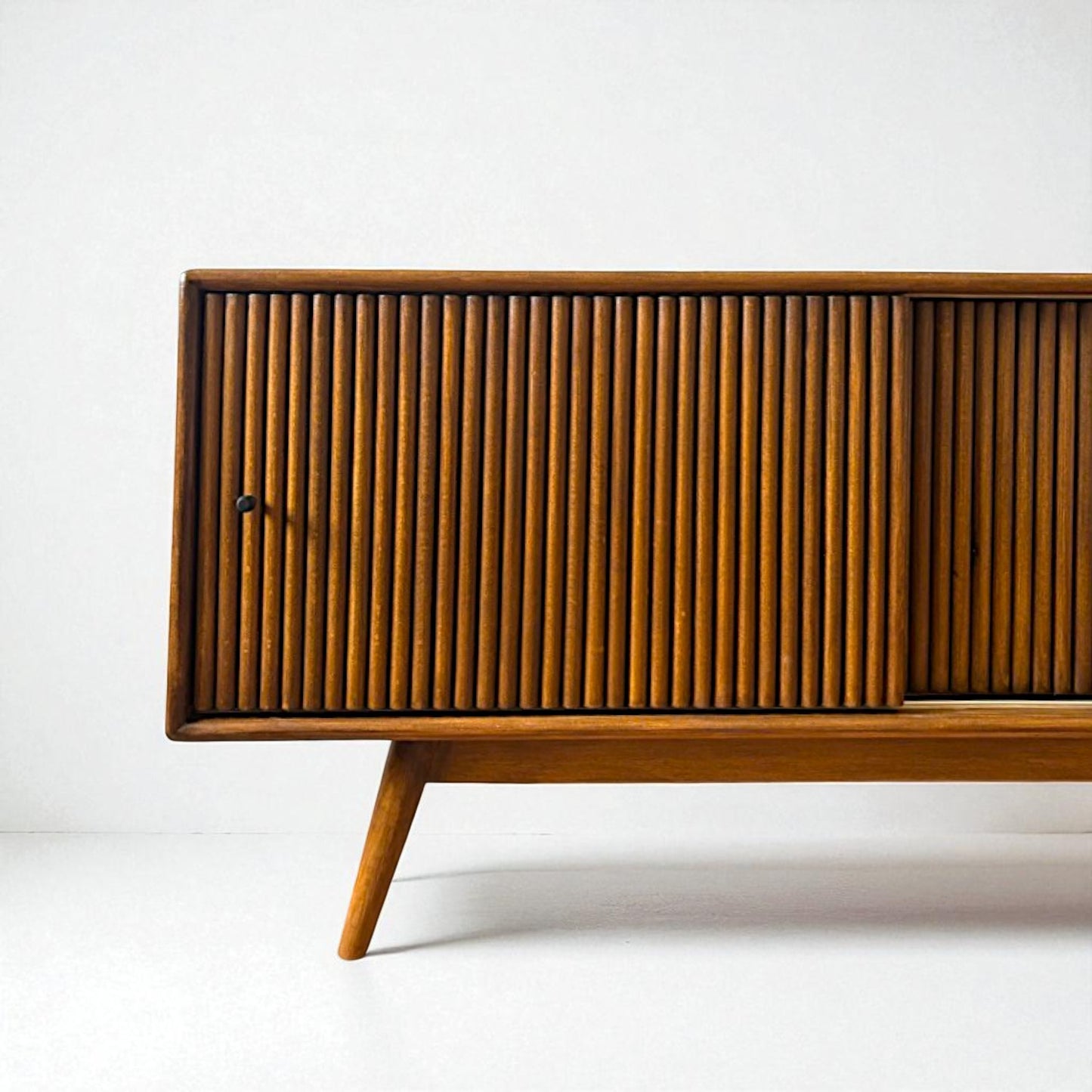 Mazhar V1 Masif Ahşap Ceviz TV Ünitesi