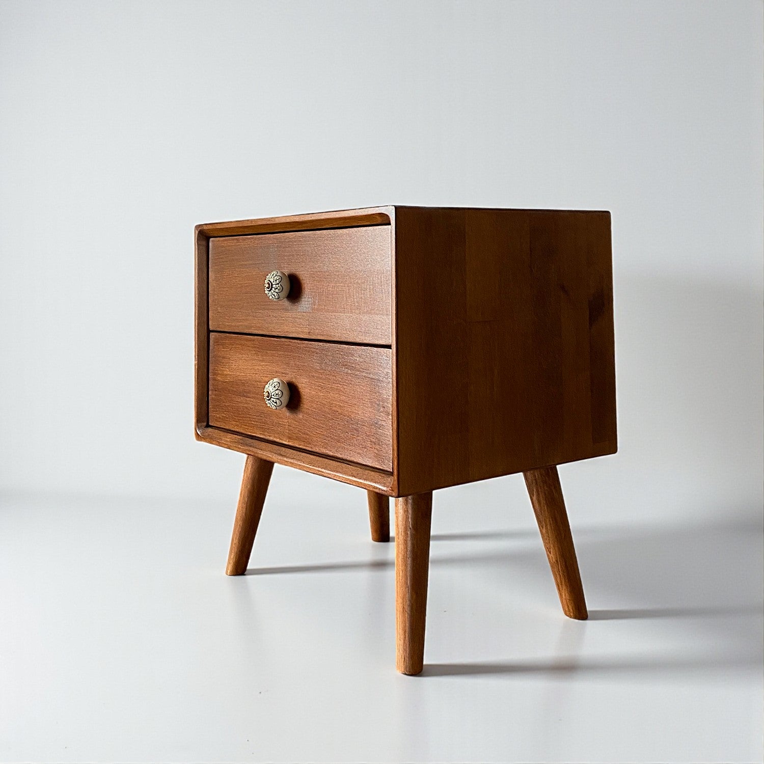 Minnak Masif Ahşap K. Ceviz Komodin